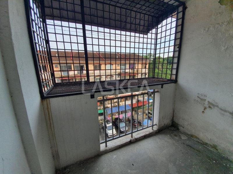 Apartment for Sale 3r2b 820 sqft at Taman Setia Balakong, Seri Kembangan, Selangor